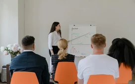 Businesswoman presenting a company development strategy to a team – learn company development strategy online