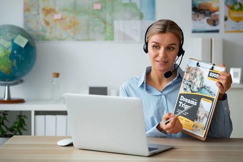 Online tutor with headset presenting course material – free online courses with certificates FAQs by OHSC.
