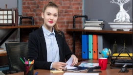 Professional managing office operations and administrative tasks – study Advanced Diploma in Admin, Secretarial & PA QLS Level 5 online