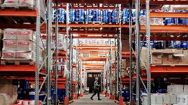 AI-powered logistics dashboard and smart warehouse operations, representing OHSC’s free AI in Logistics and Supply Chain course.