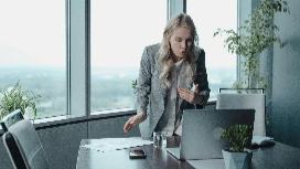 Frustrated woman shouting at her laptop, symbolizing emotional overwhelm and the need for healthy coping strategies taught in anger management courses for teens.
