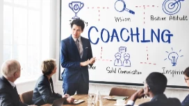 Trainer coaching and mentoring learners in a professional setting – study Certificate in Coaching and Mentoring QLS Level 2 online