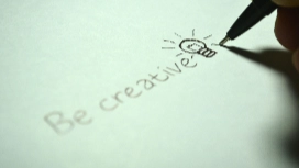 Pen drawing a lightbulb beside “Be creative” text – explore creative thinking short courses online with OHSC