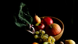 Assorted fresh fruits in a wooden bowl, symbolizing balanced nutrition, food relationships and healthy eating habits explored in eating disorder courses.