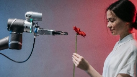 Human and AI emotional intelligence concept with empathy and data insights, representing OHSC’s free Emotional Intelligence & AI course.