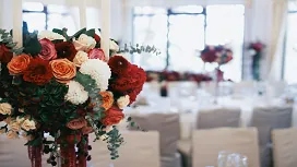 Elegant event table with vibrant floral centerpiece and soft décor, representing the Level 1 Award in Certificate in Event Management.