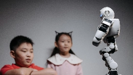 AI and machine learning enhancing a smart car system, representing OHSC’s free Machine Learning Applications in Automotive course.