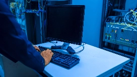 Professional managing office tasks remotely, learning Remote Office Adminitrator course and exploring administrative assistant employment opportunities