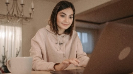 Remote professional planning tasks on laptop at home – learn remote project management with OHSC free course