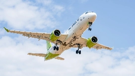 Commercial airplane flying against a blue sky, symbolizing global travel, tourism opportunities and key concepts taught in travel and tourism courses.